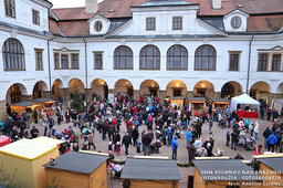 ADVENTN JARMARK NA ZMECKM NDVO RYCHNOV NAD KN̎NOU 